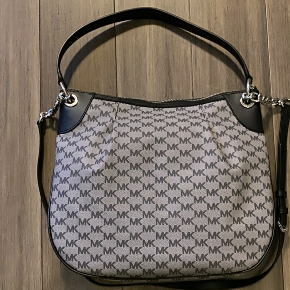 Michael Kors Handbags - MK purse